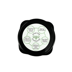 Close-up of Wedderspoon Organic Raw Manuka Honey 400 MGO 250g black lid showing certification labels