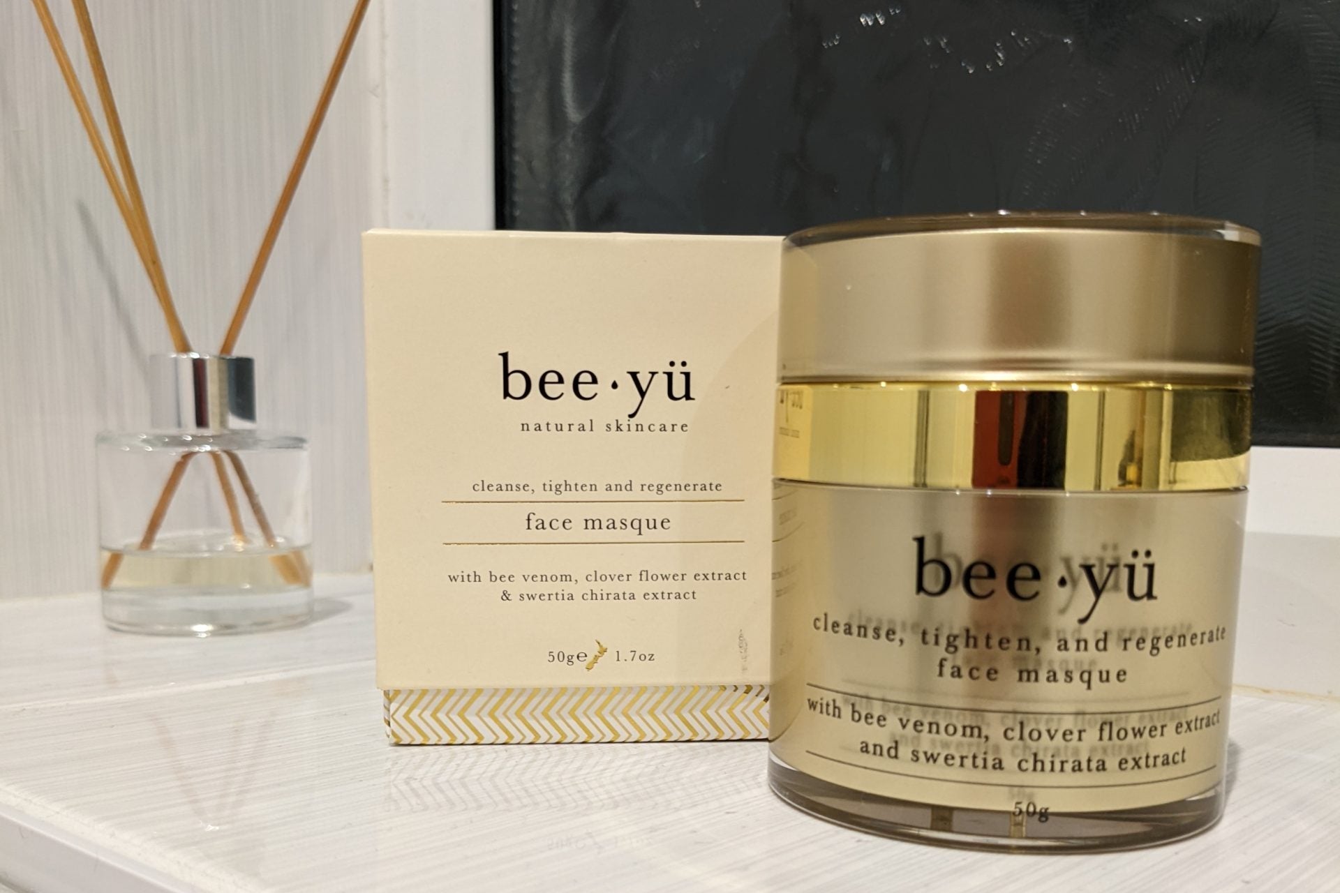 HOW TO APPLY THE BEE-YU MANUKA HONEY FACE MASQUE - Manuka Honey Direct